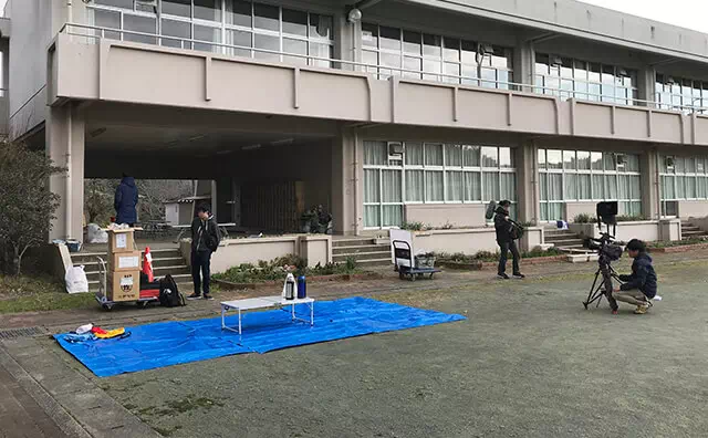 長南東小学校スタジオ　ブルーシート