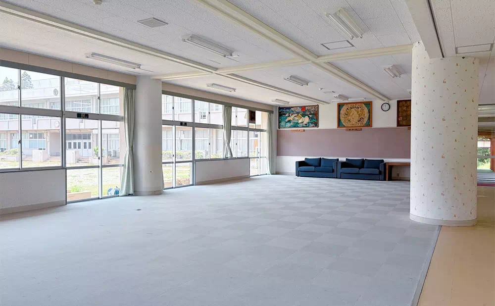 長南東小学校スタジオ 特別教室棟1階 ホール