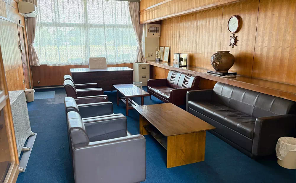 長南東小学校スタジオ 本校舎棟1階 校長室