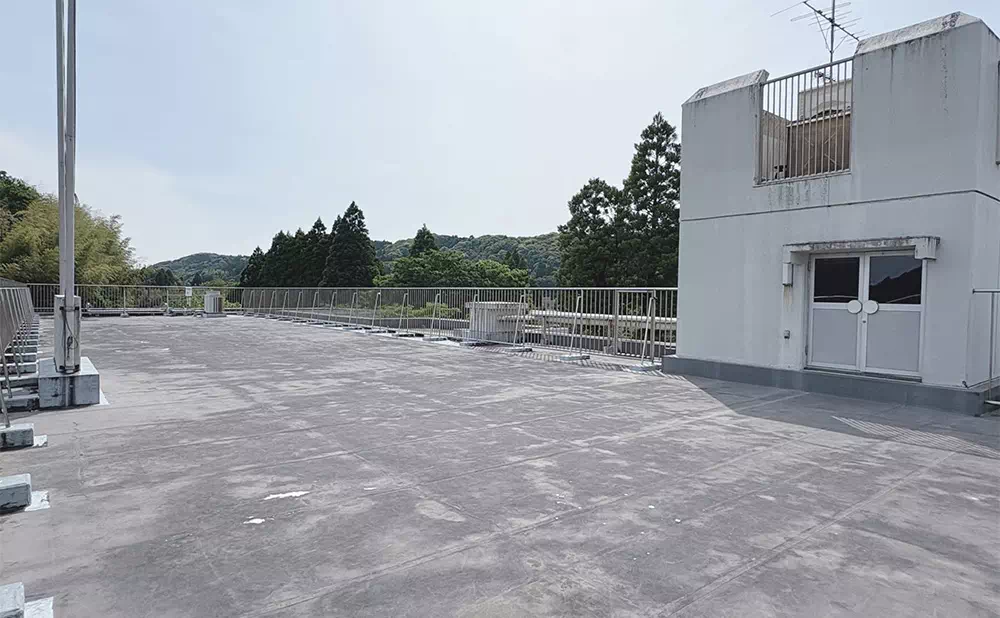 長南東小学校スタジオ 屋上