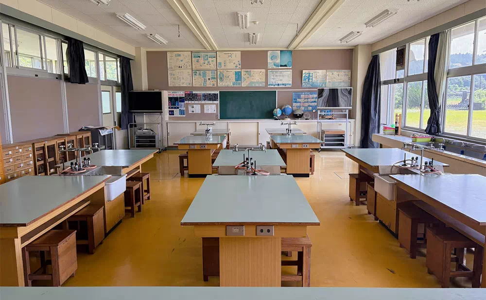 長南東小学校スタジオ 特別教室棟1階 理科室