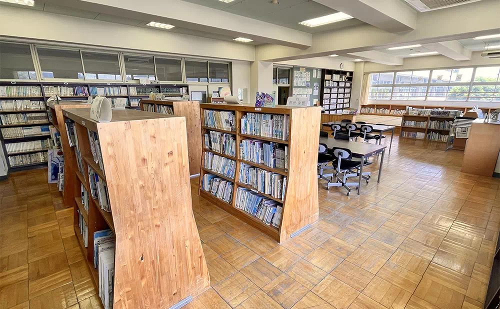 東小川小学校スタジオ 図書室