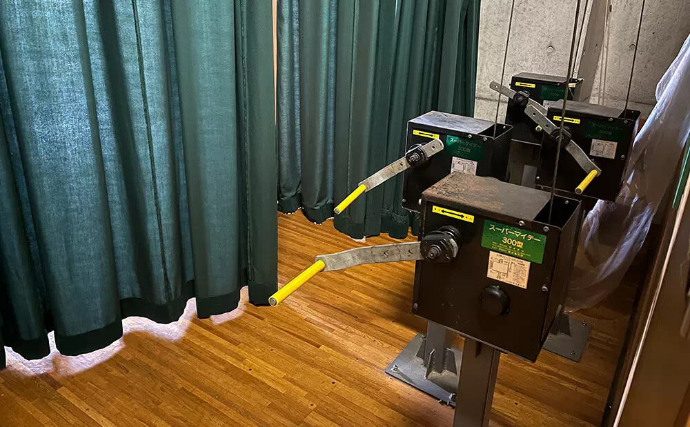 上野台中学校 体育館スタジオ ステージ